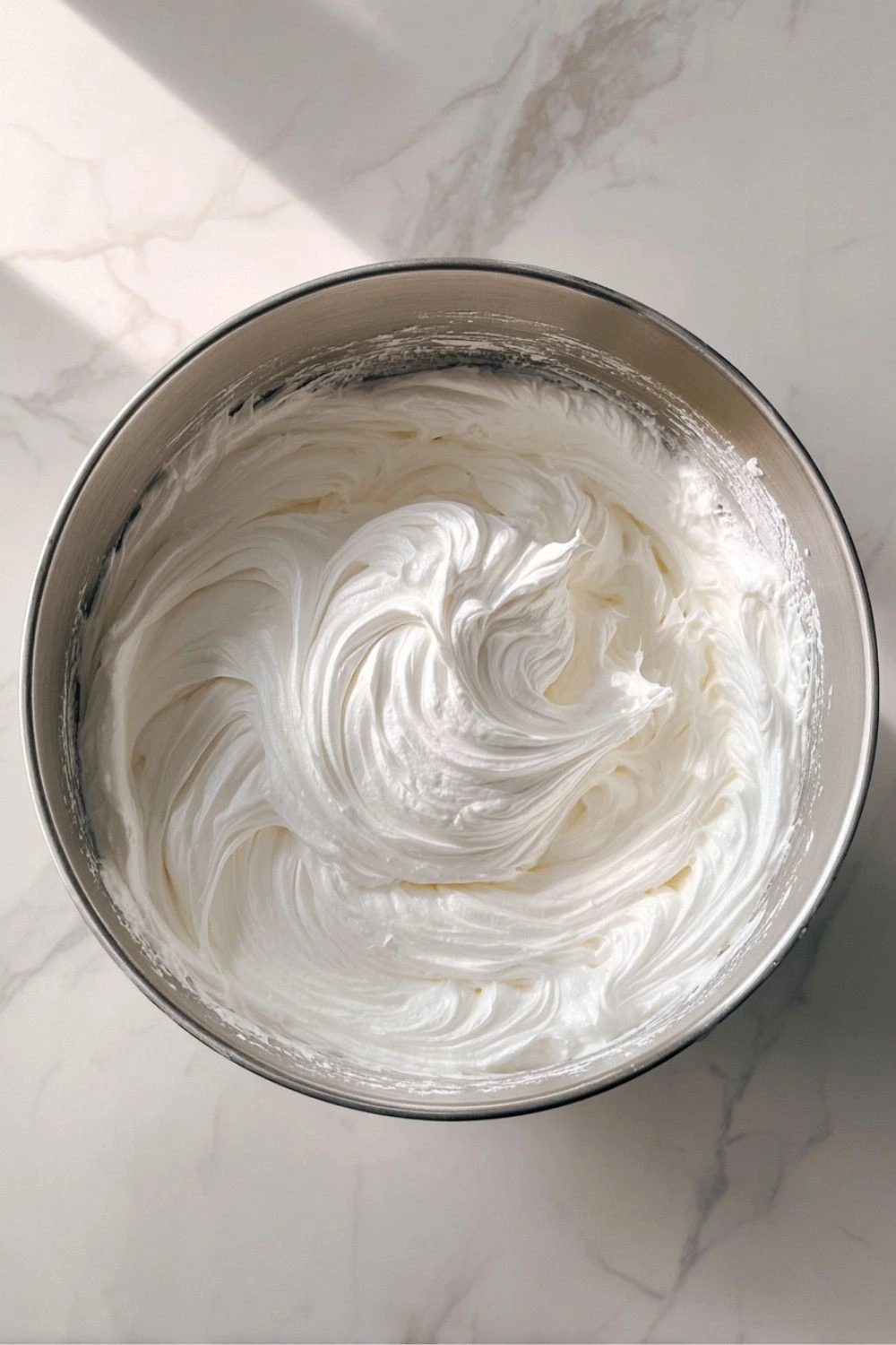 Crema con manga en vitrina